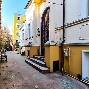 Hostel 5 Stars High, Bukareszt